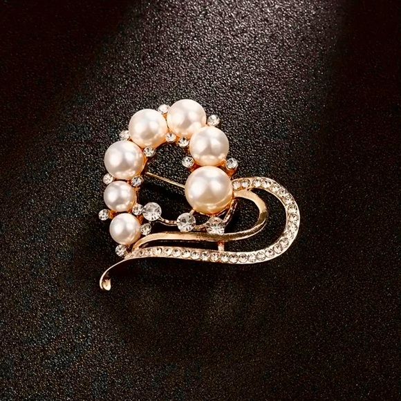 NWOT - Rose Gold and Cream Heart Brooch with Pearls and Rhinestones - Picture 6 of 7